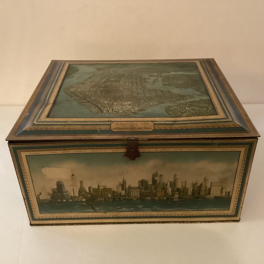 Vintage 1930’s Biscuit Tin Aeroplane View Of Manhattan Island hinged box